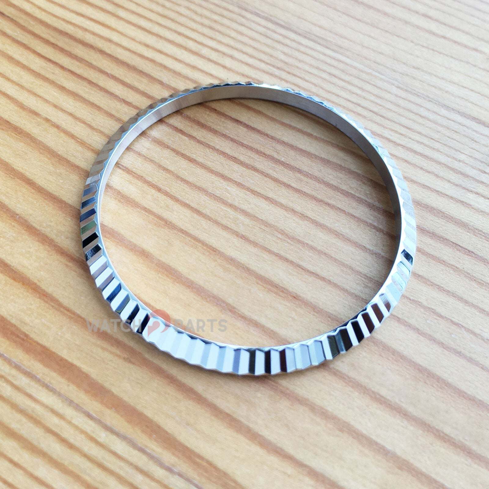 Lunetta ad anello scanalato in - Rolex Watch Datejust recensione e prezzo